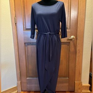 Qearal Flattering Dress Navy M NWT
